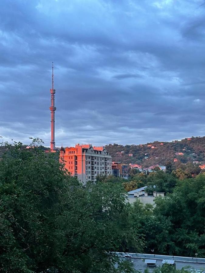דירות אלמטי Квартира Коктобе С Видом На Горы מראה חיצוני תמונה